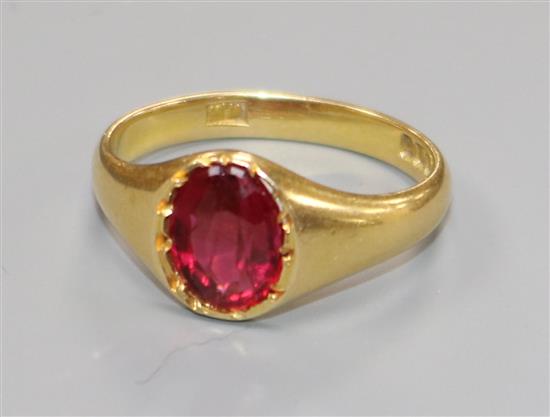 An early 20th century 18ct gold and red doublet ring, size J.